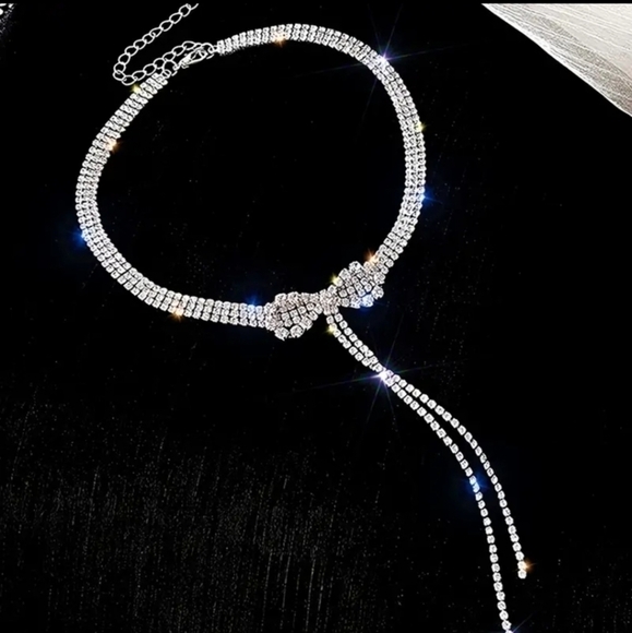 NWT Sparkly Rhinestone Necklace Crystal Bowknot Pendant Choker - Picture 4 of 7